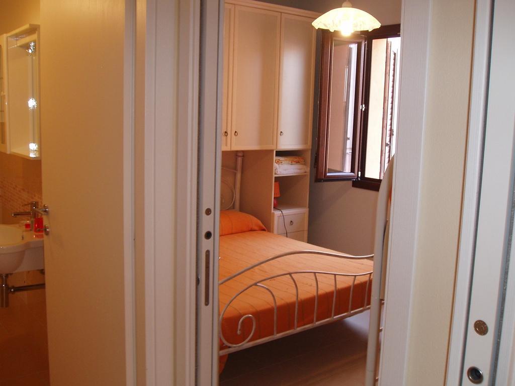 Villa Il Girasole à SantʼAntìoco Chambre photo